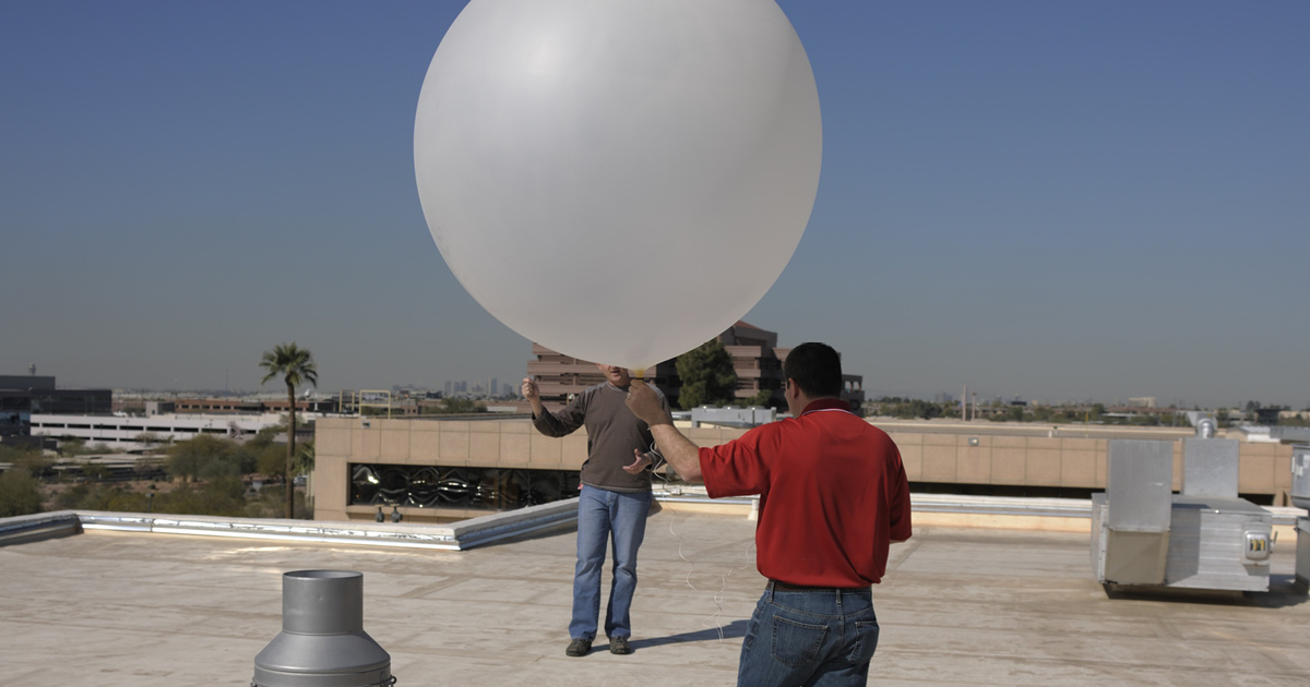 Weather balloons for weather data: Learn the basics of weather balloons now.