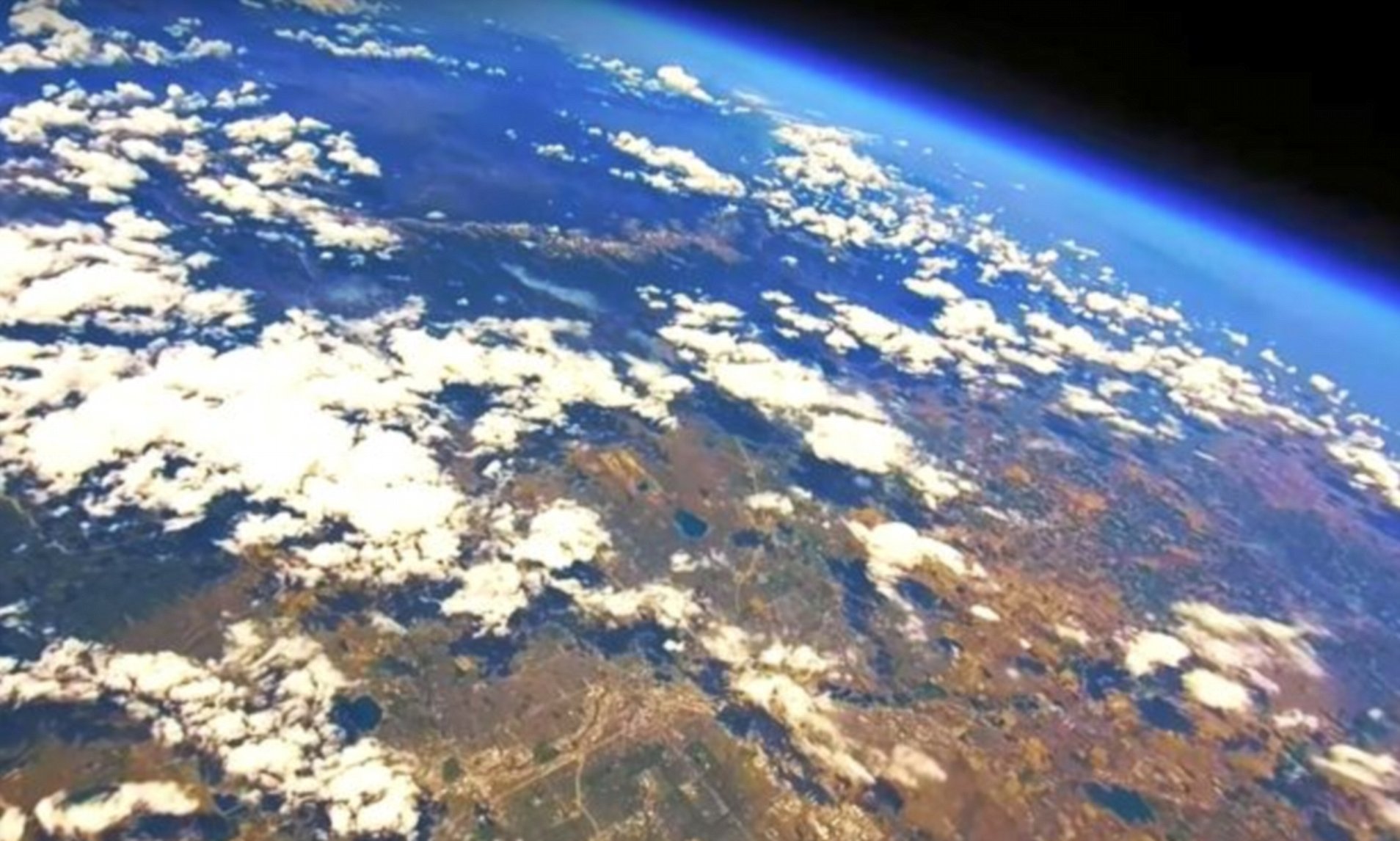 Stunning Pictures from a Weather Balloon | Explore the World from a New Perspective!