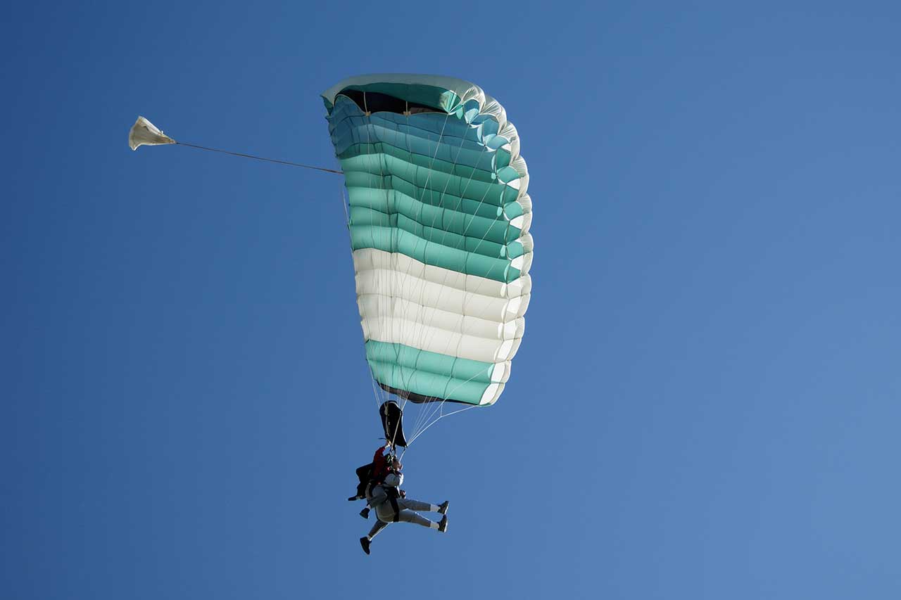 What is the typical parachute weight range? Knowing this helps you pick the most comfortable skydiving rig.