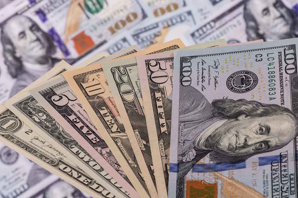 How much does 100k weigh using only $100 bills? Get the simple calculation and the final weight answer here.